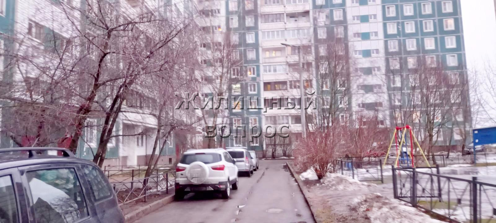 Продажа 3-комнатной квартиры, Санкт-Петербург, Коммунаров (Горелово) улица,  д.124